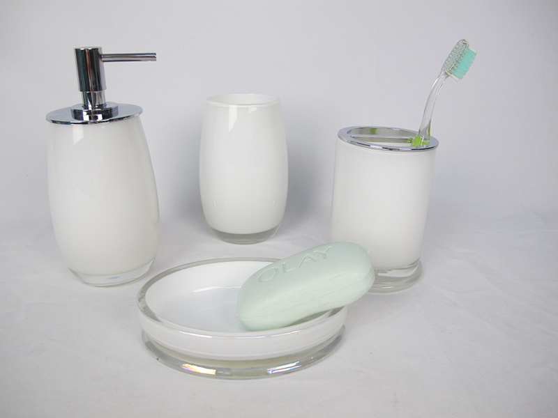GL-BT-190010  Two-Tone in White Glass Bathroom Set