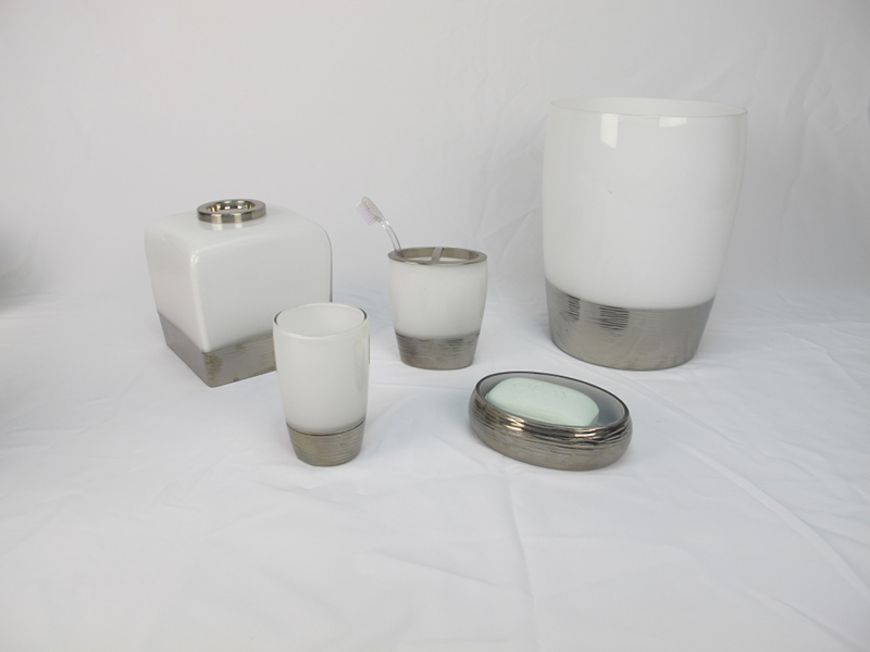 GL-BT-190029  White & silver bottom  Glass Bathroom Set
